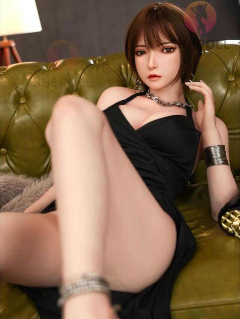 [SHEDOLL] 冷月 158cm｜Cカップ｜ブラックベルベット ディープV ママドレス｜背徳級ボディ｜植毛+発熱マンコ｜高級写真用ドール